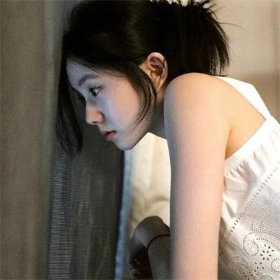 沙滩上的夏娃